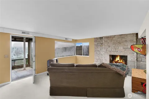 $1,395,000 | 438 Comstock Place, Seattle, WA 98109