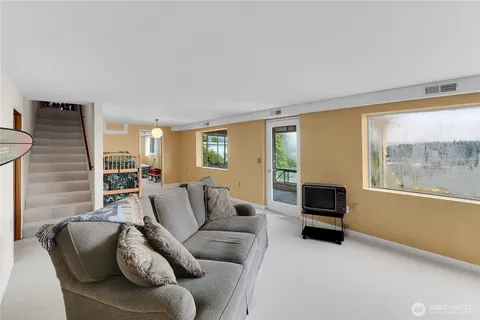 $1,395,000 | 438 Comstock Place, Seattle, WA 98109