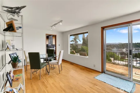 $1,395,000 | 438 Comstock Place, Seattle, WA 98109