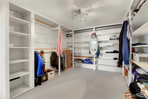 $1,395,000 | 438 Comstock Place, Seattle, WA 98109