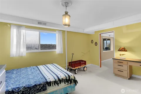 $1,395,000 | 438 Comstock Place, Seattle, WA 98109