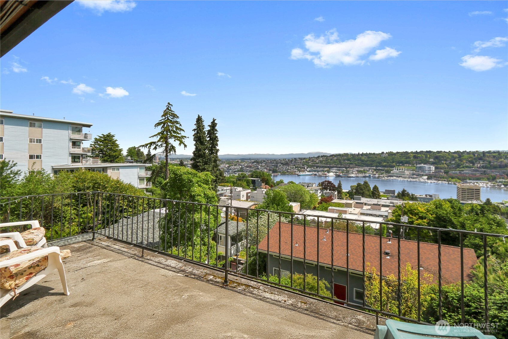438 Comstock Place Seattle, WA 98109 - Photo 26 of 39