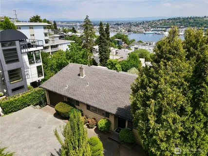 $1,395,000 | 438 Comstock Place, Seattle, WA 98109