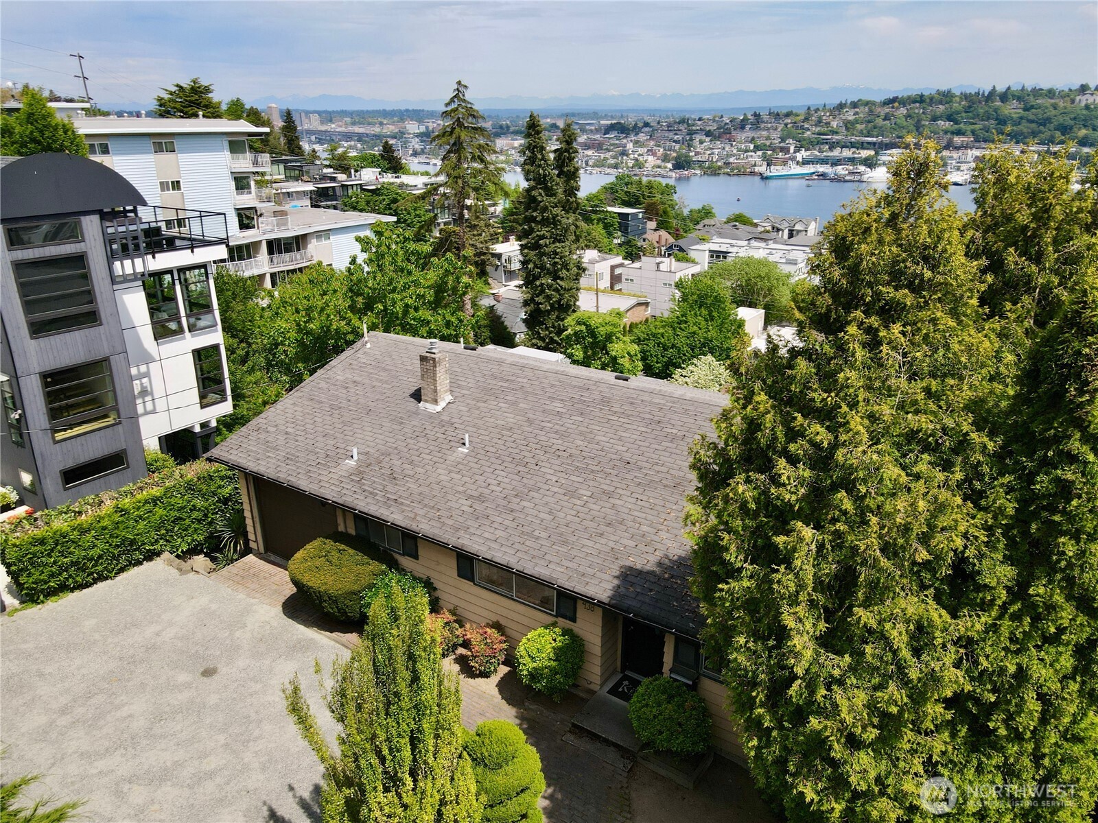 438 Comstock Place Seattle, WA 98109 - Photo 29 of 39