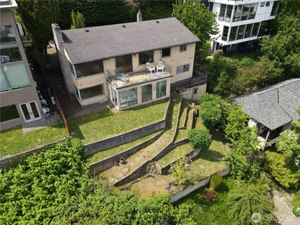 $1,395,000 | 438 Comstock Place, Seattle, WA 98109
