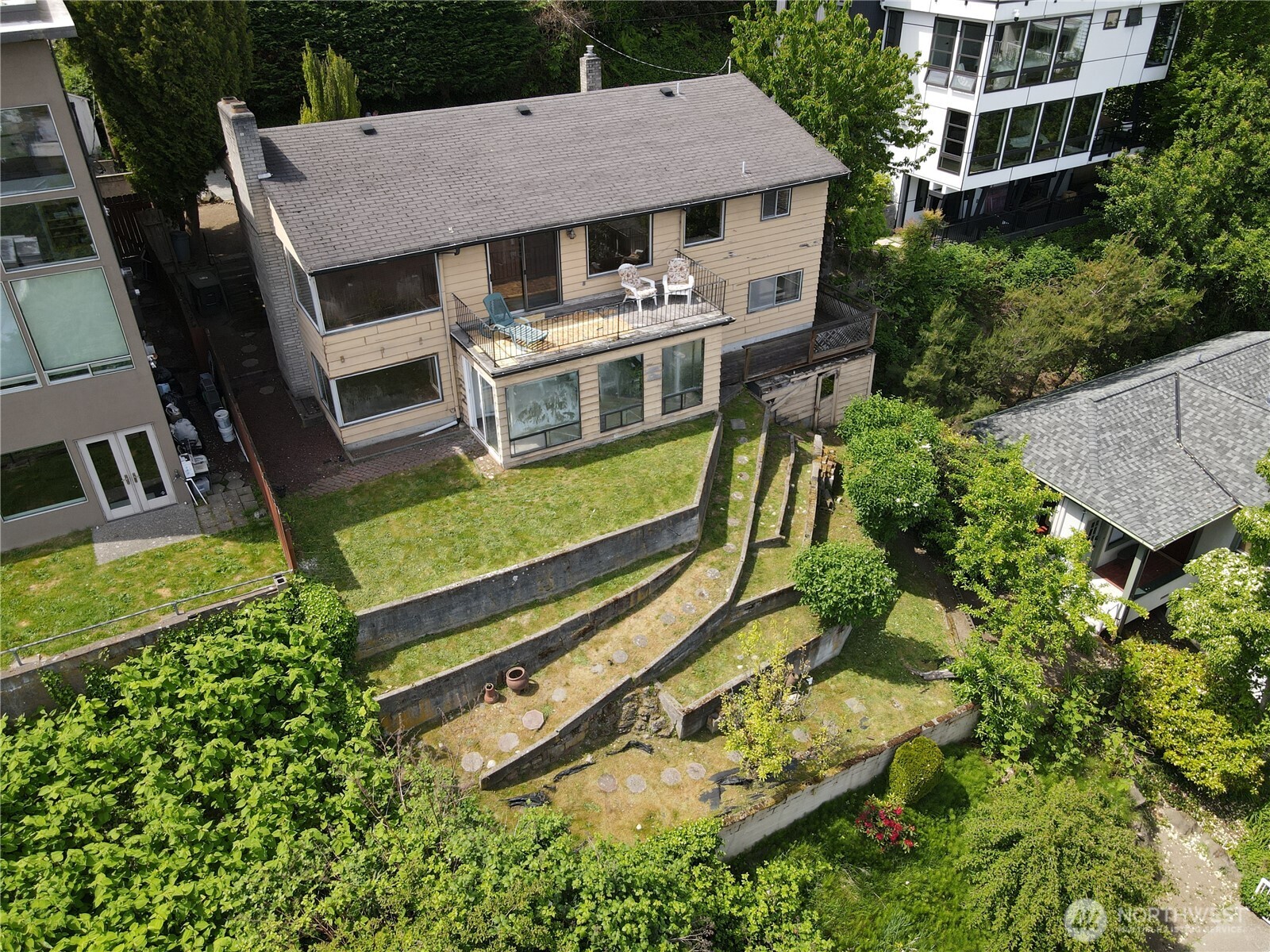 438 Comstock Place Seattle, WA 98109 - Photo 3 of 39