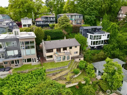 $1,395,000 | 438 Comstock Place, Seattle, WA 98109