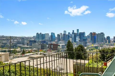 $1,395,000 | 438 Comstock Place, Seattle, WA 98109