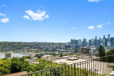 $1,395,000 | 438 Comstock Place, Seattle, WA 98109