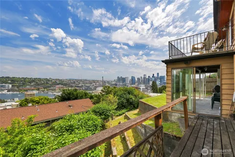 $1,395,000 | 438 Comstock Place, Seattle, WA 98109
