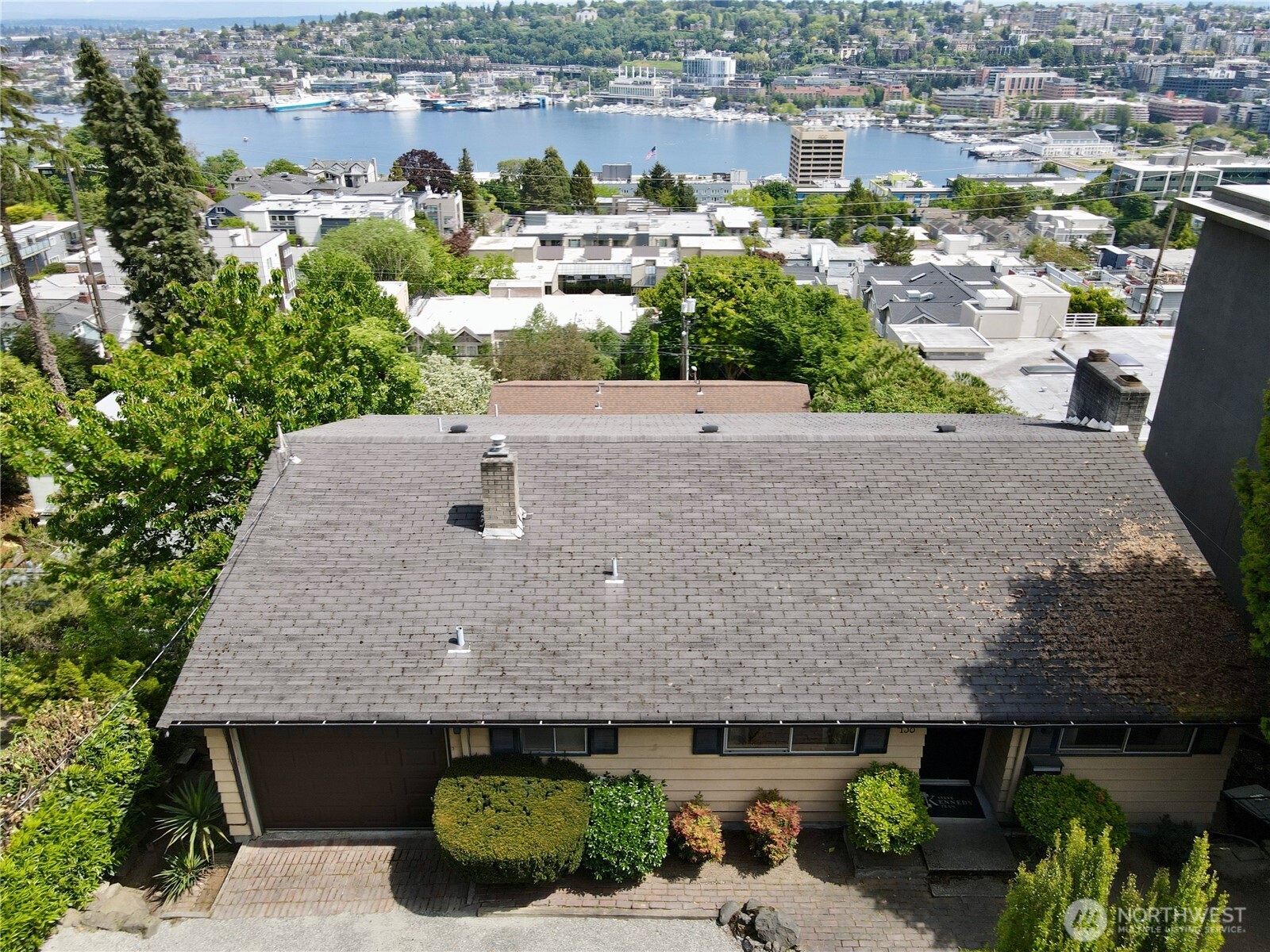 438 Comstock Place Seattle, WA 98109 - Photo 4 of 39