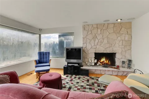 $1,395,000 | 438 Comstock Place, Seattle, WA 98109