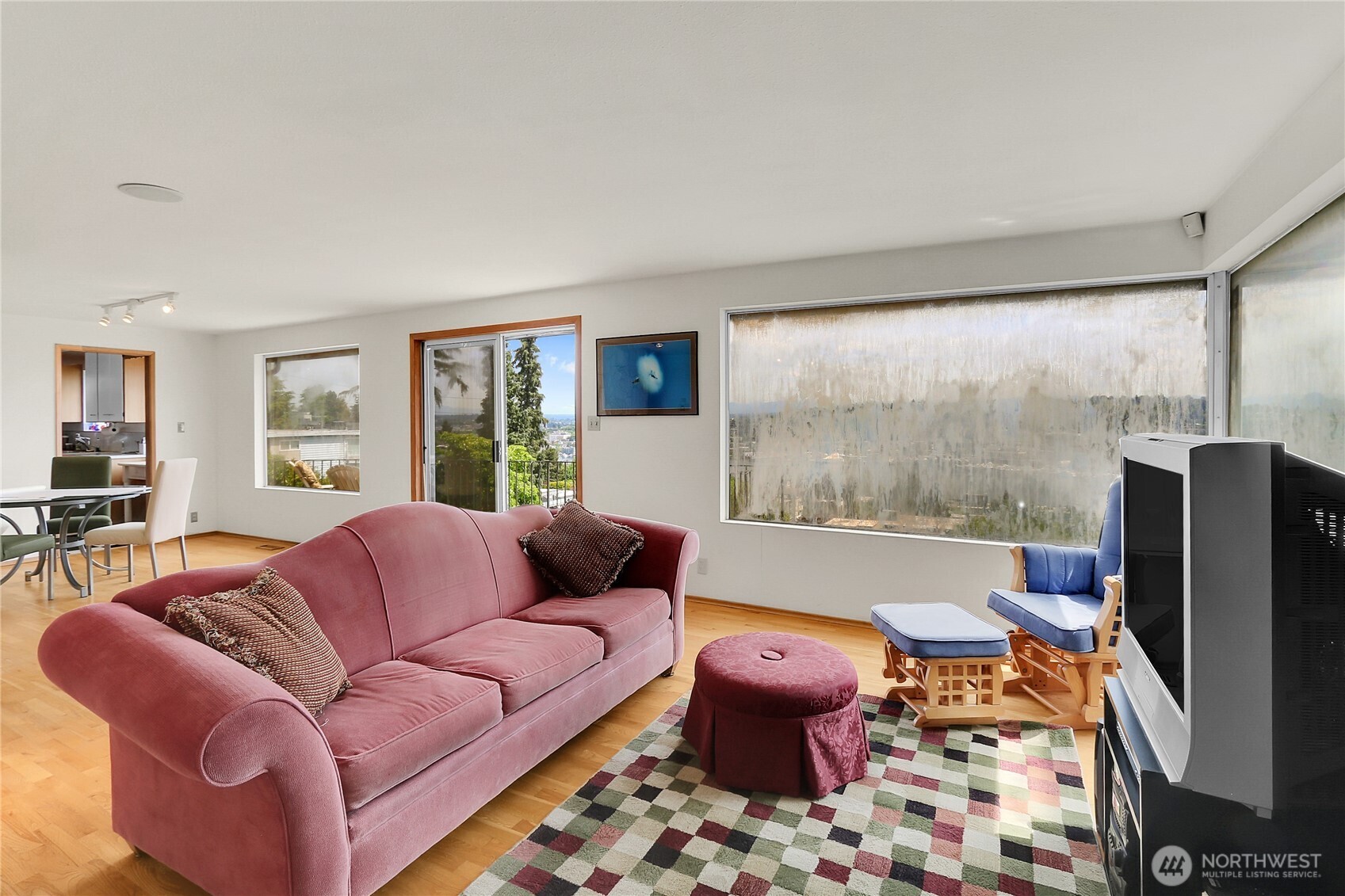 438 Comstock Place Seattle, WA 98109 - Photo 7 of 39