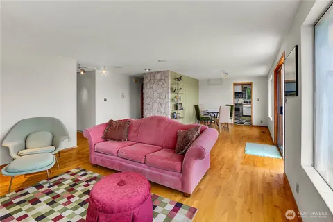 $1,395,000 | 438 Comstock Place, Seattle, WA 98109