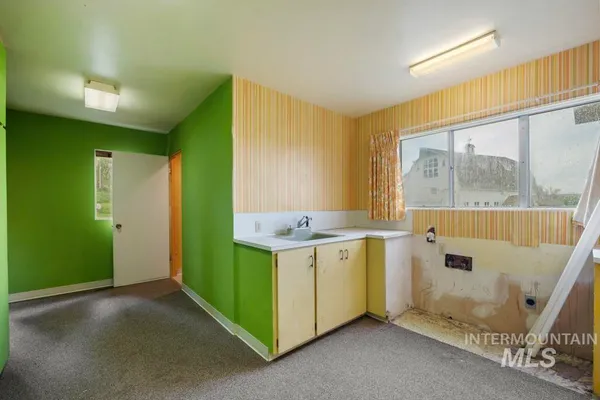 $350,000 | 409 N Parkway, Uniontown, WA 99179