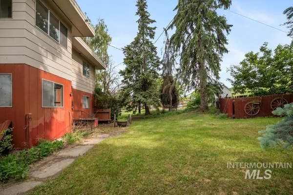 $350,000 | 409 N Parkway, Uniontown, WA 99179