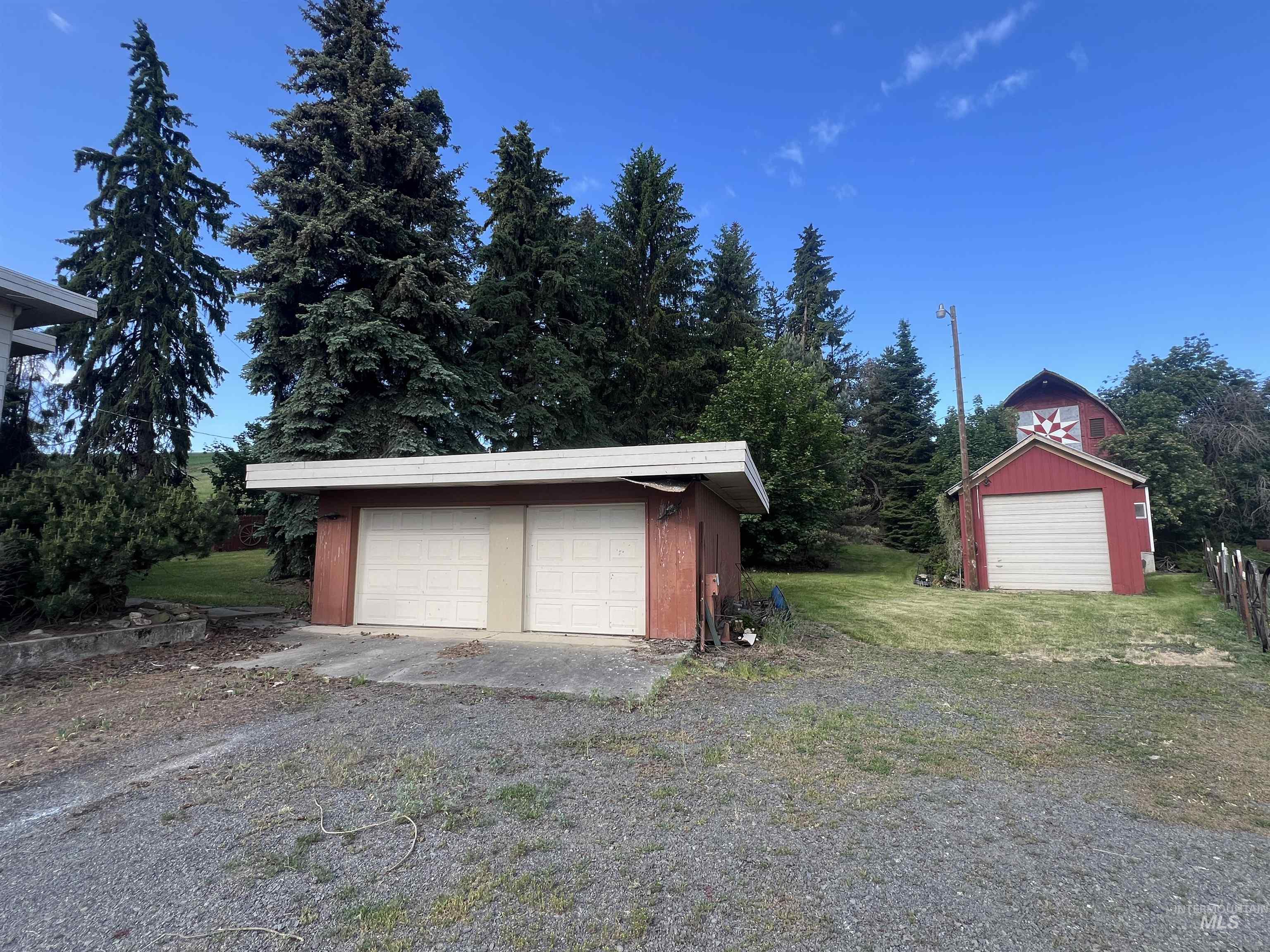 409 N Parkway Uniontown, WA 99179 - Photo 7 of 30 View of detached garage