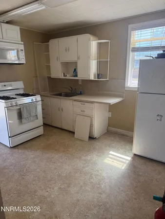 $900 | 1370 Dartmouth Avenue, Unit B, Lovelock, NV 89419