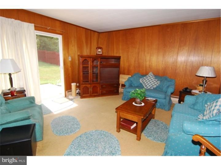 321 Holland Street Reading, PA 19607 - Photo 3 of 20
