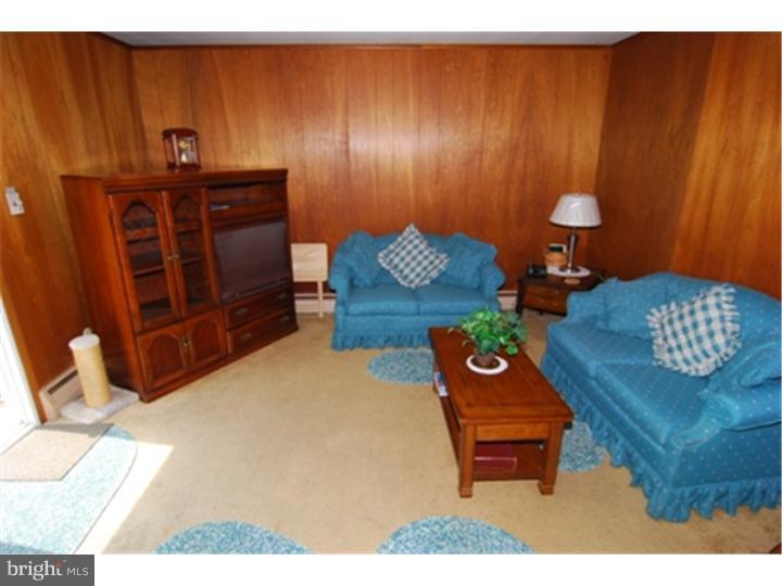 321 Holland Street Reading, PA 19607 - Photo 4 of 20