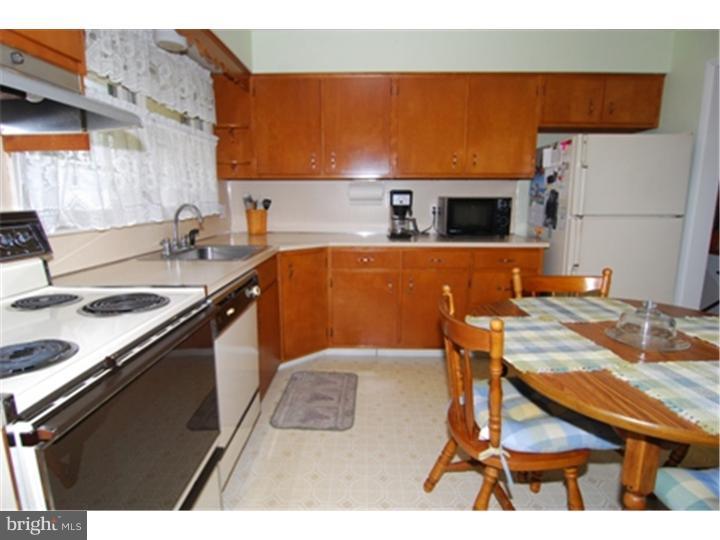 321 Holland Street Reading, PA 19607 - Photo 10 of 20