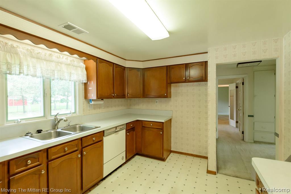 46470 Bemis Road Belleville, MI 48111 - Photo 8 of 52
