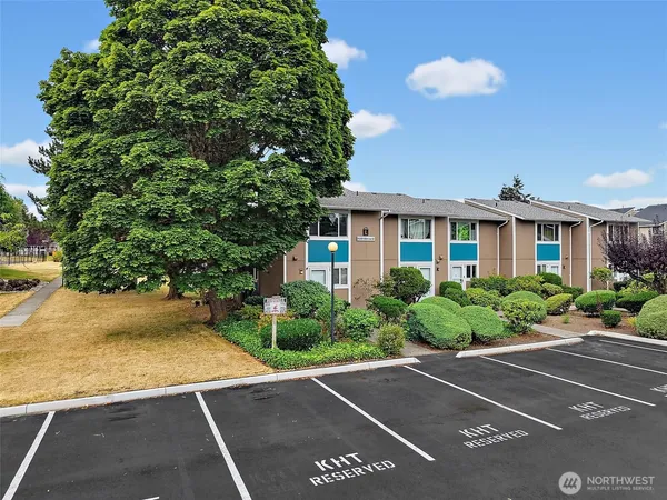 $189,900 | 25209 108th Avenue Southeast, Unit L1, Kent, WA 98030