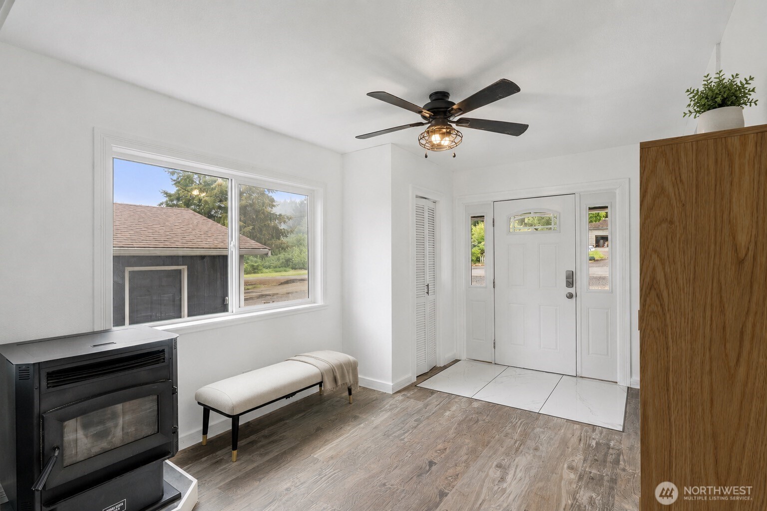 203 East Wishkah Road Aberdeen, WA 98520 - Photo 5 of 38 Gallery Image 5