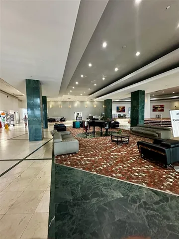 $2,400 | 6345 Collins Avenue, Unit 435, Miami Beach, FL 33141