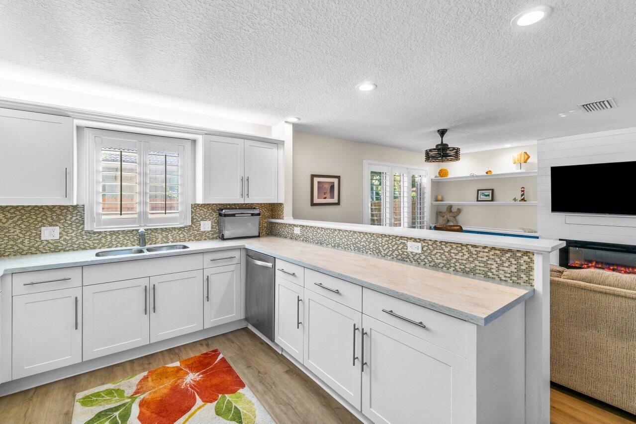 4517 Northwest 5th Avenue Boca Raton, FL 33431 - Photo 13 of 34 013-4517Northwest5thAvenue-BocaRaton-FL-