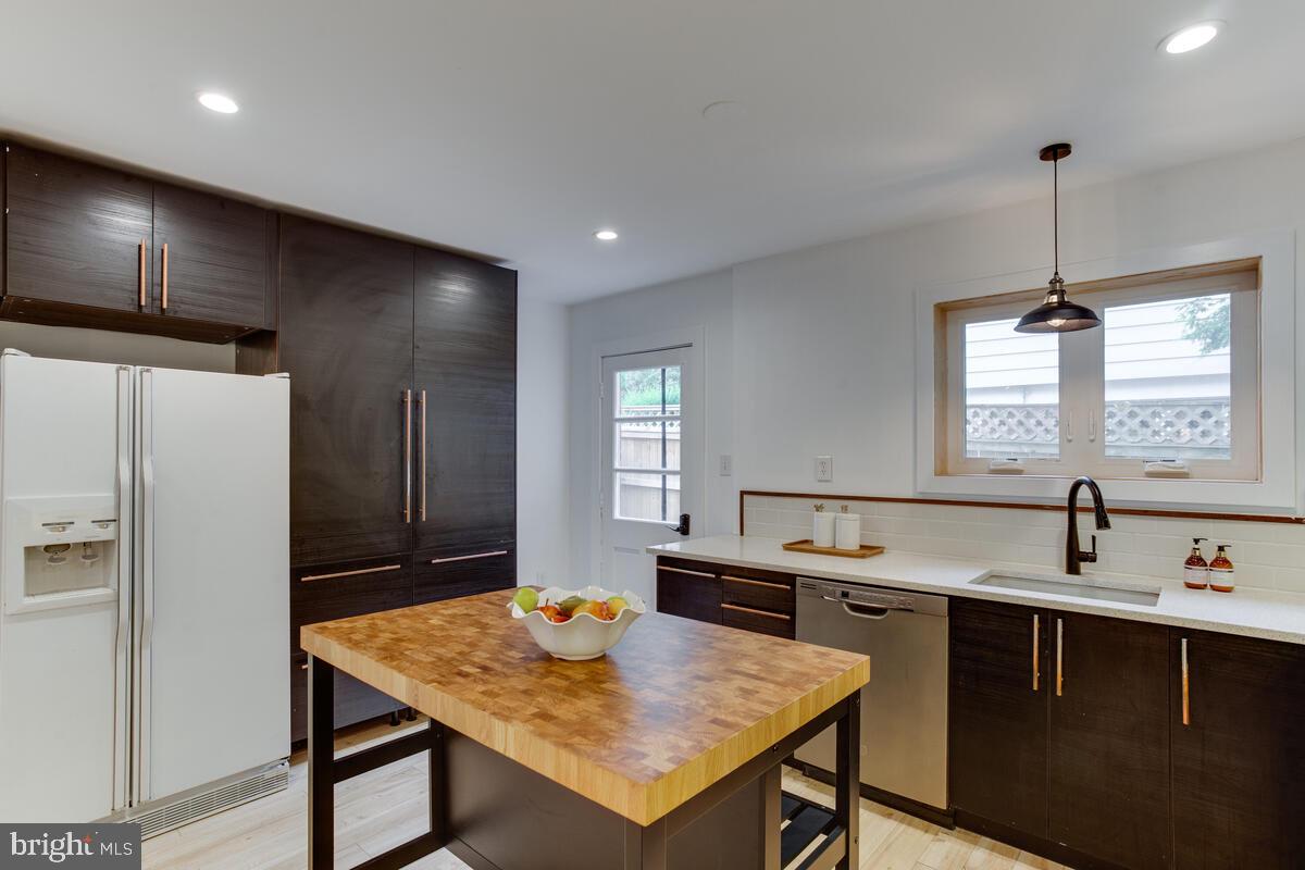 3905 Woodlawn Road Chevy Chase, MD 20815 - Photo 5 of 47 CENTER ISLAND KITCHEN