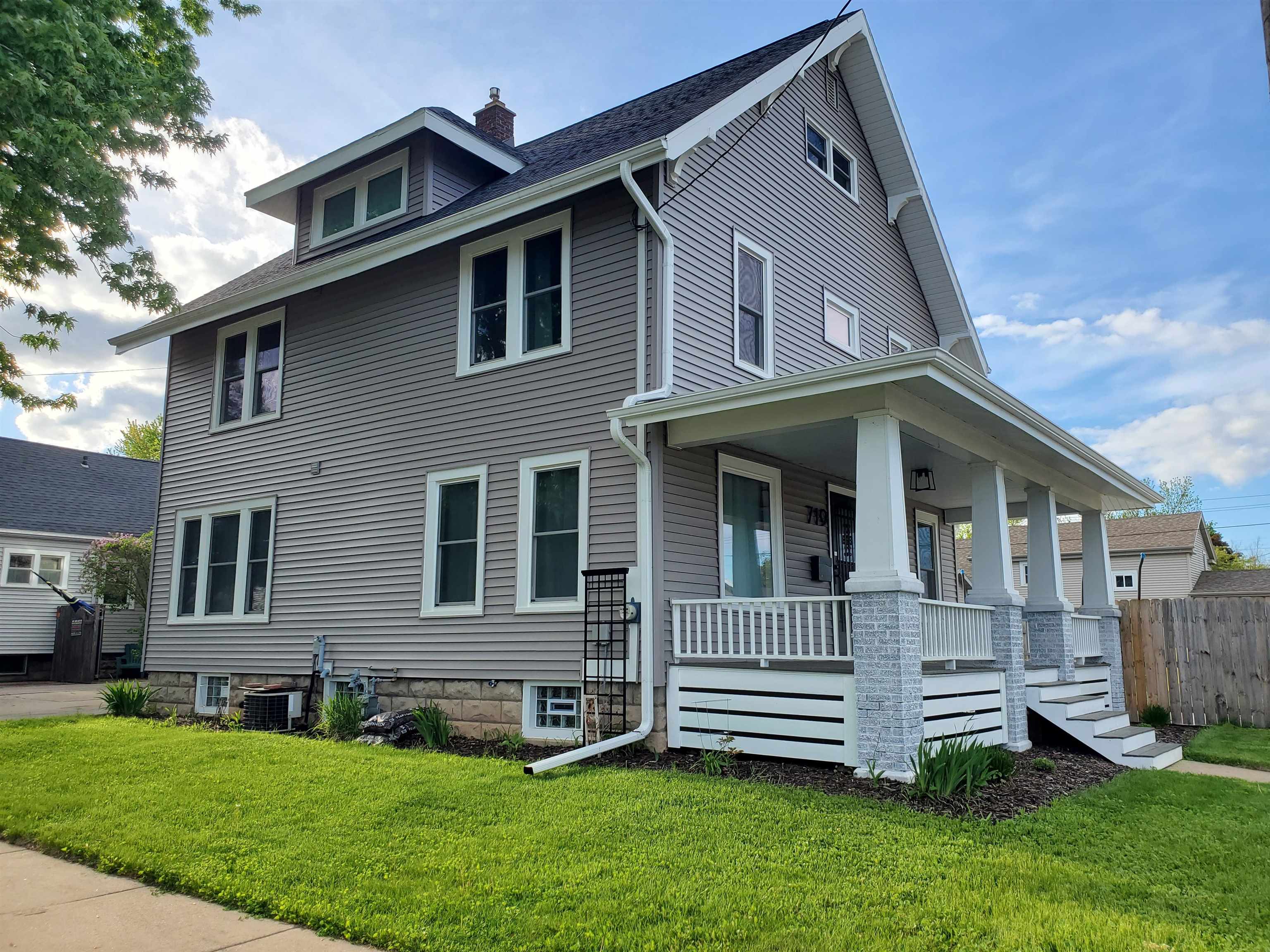 719 South Memorial Drive Appleton, WI 54914 - Photo 2 of 27
