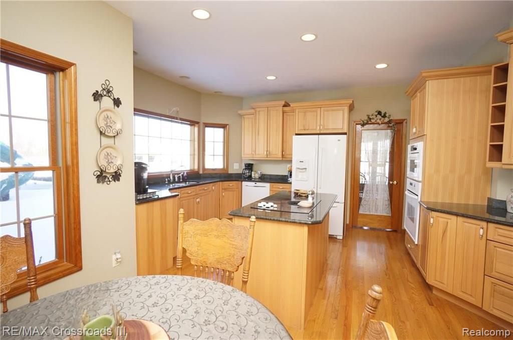 41860 Willow Road New Boston, MI 48164 - Photo 9 of 68 Gallery Image 9