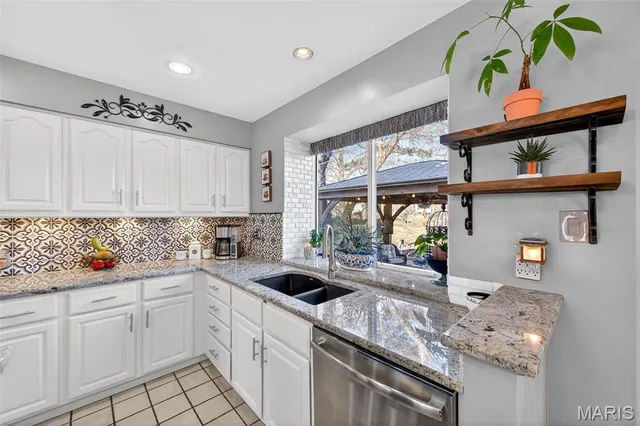 $550,000 | 411 Savannah Ridge Drive, St. Charles, MO 63303