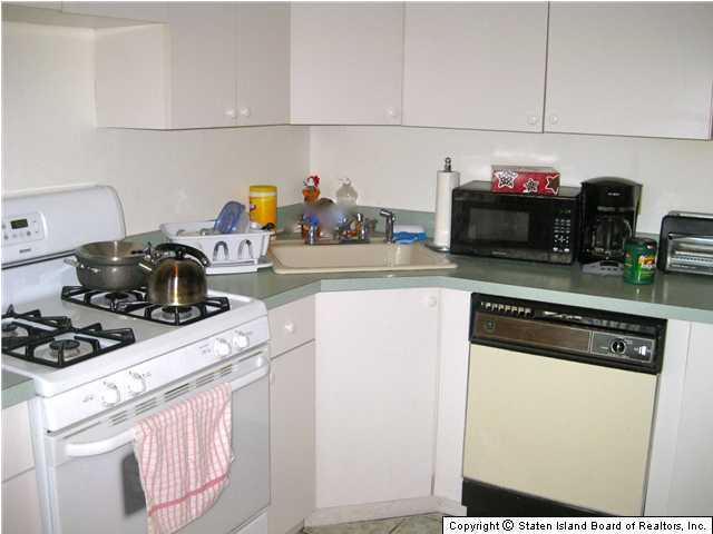 937 West Fingerboard Road Staten Island, NY 10304 - Photo 3 of 6 Additional Photo