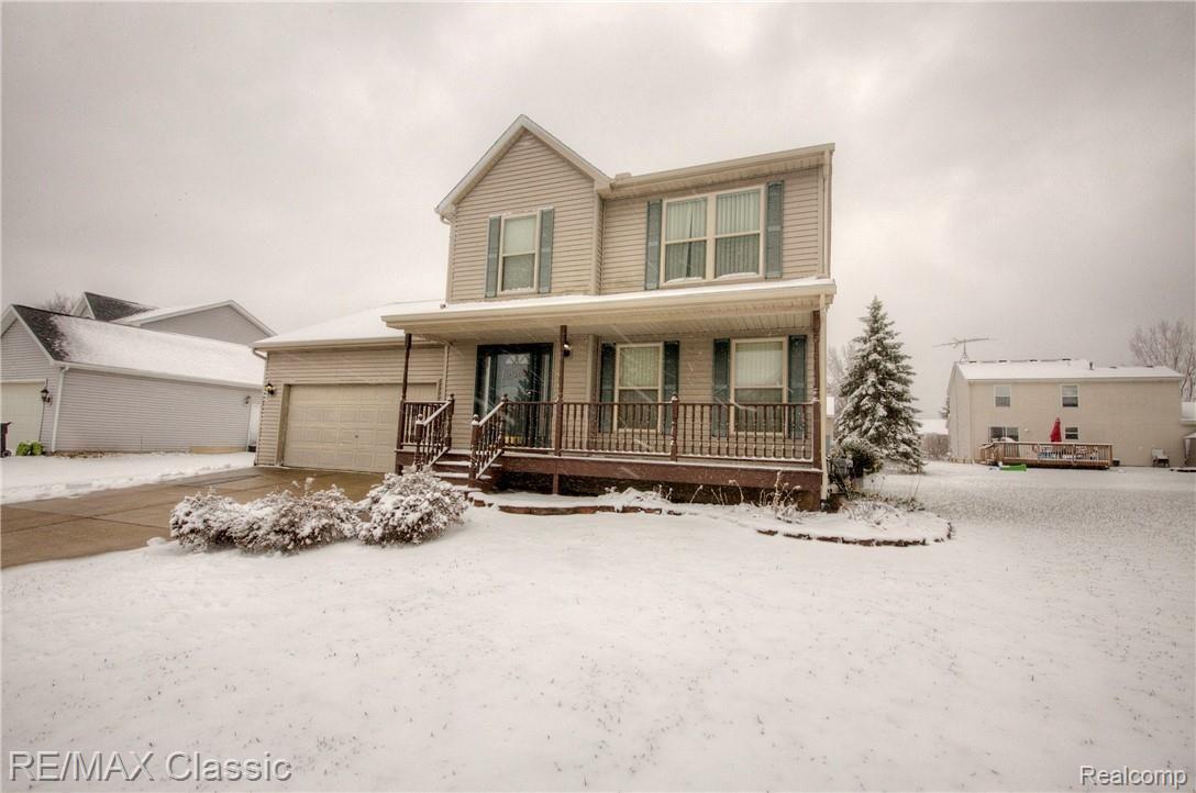 2366 Chestnut Bend Howell, MI 48855 - Photo 2 of 51 930A3250_1_2.jpg