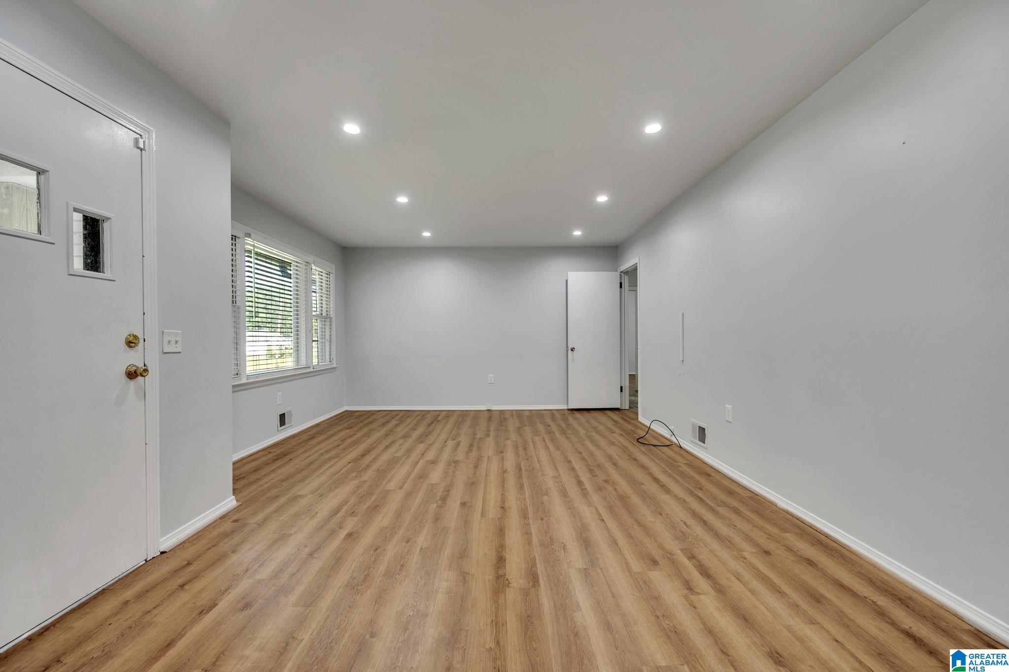 313 Redmayne Road Gardendale, AL 35071 - Photo 4 of 31