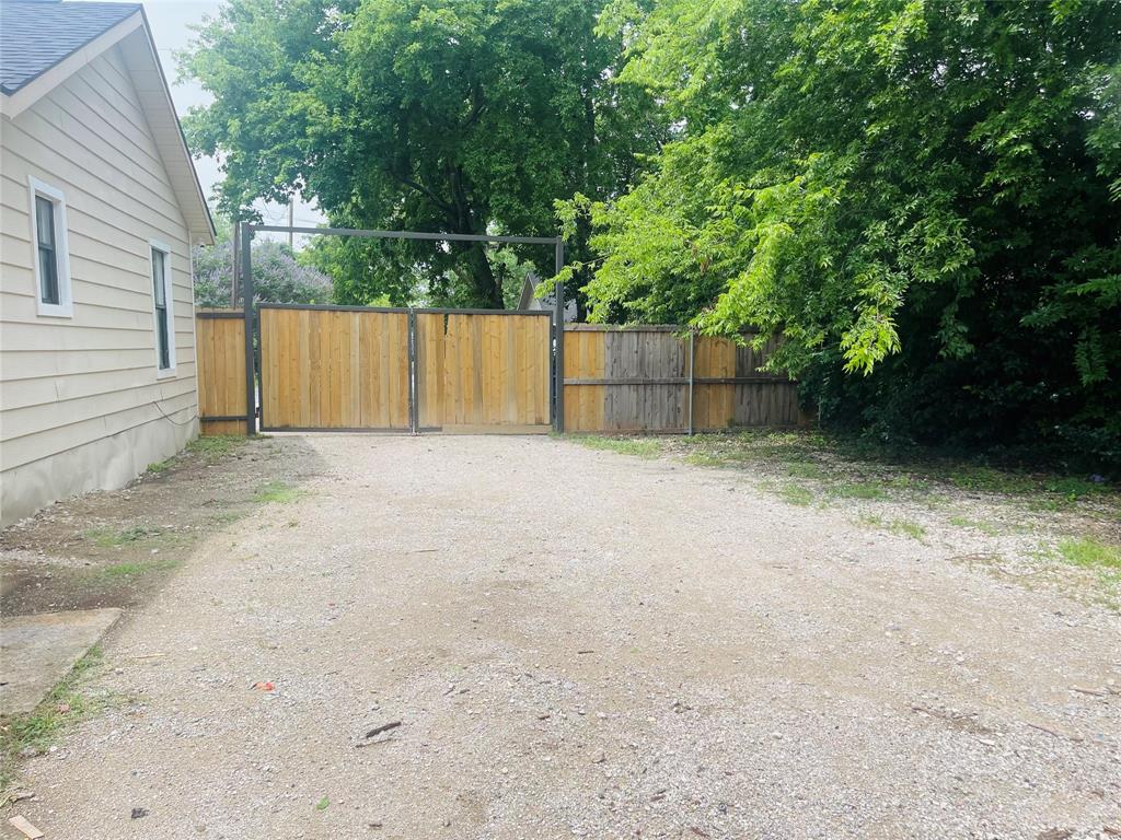 111 Rousseau Street Waxahachie, TX 75165 - Photo 21 of 22 a view of a backyard