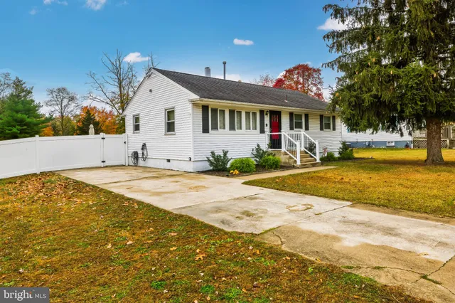 $300,000 | 512 Lake Avenue, Williamstown, NJ 08094