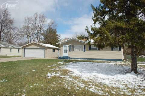 1147 South Genesee Road Burton, MI 48509 - Photo 5 of 19 20397791-4.JPG