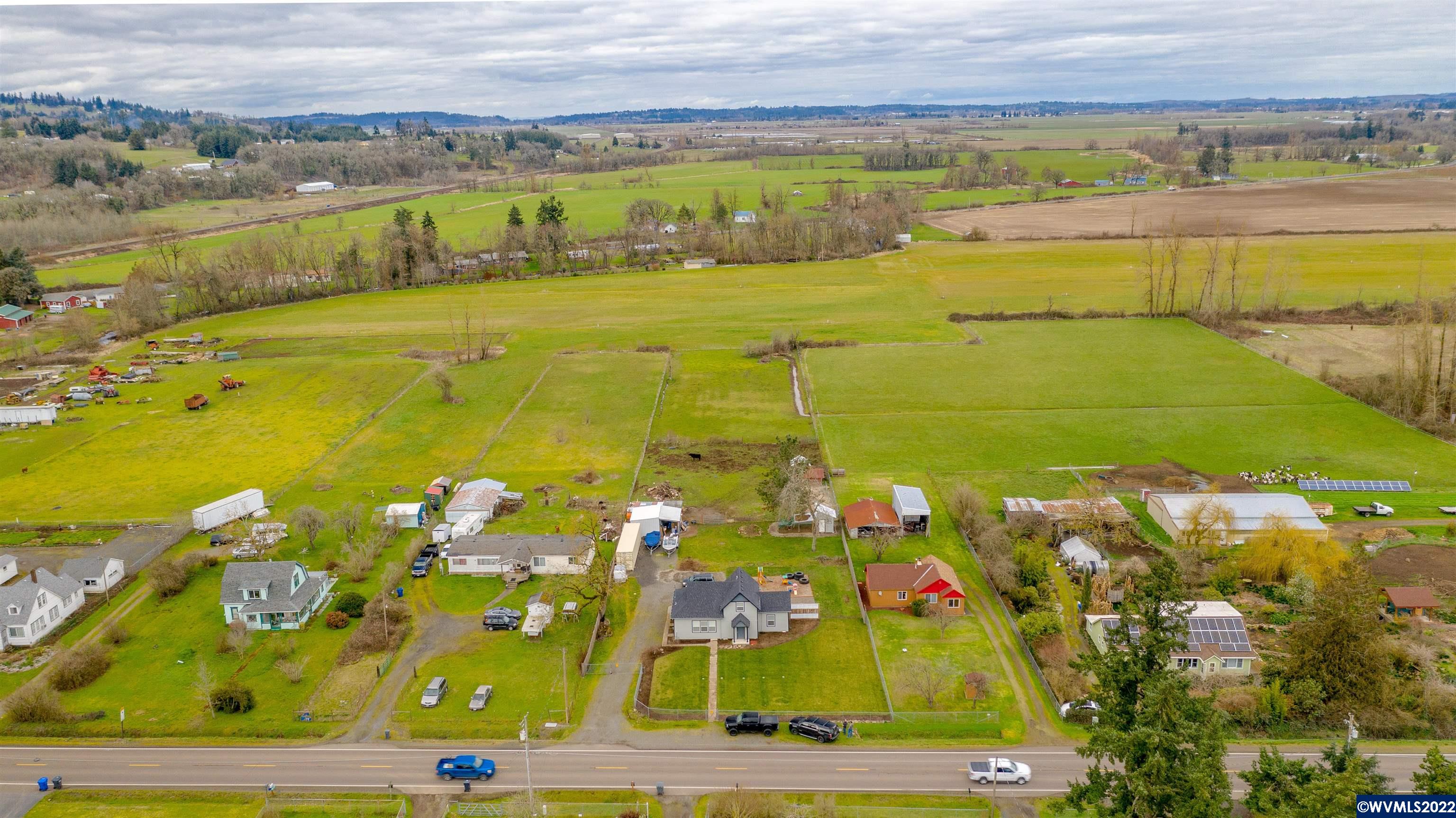6067 Stayton Road Southeast Turner, OR 97392 - Photo 4 of 31 a view of an ocean and beach