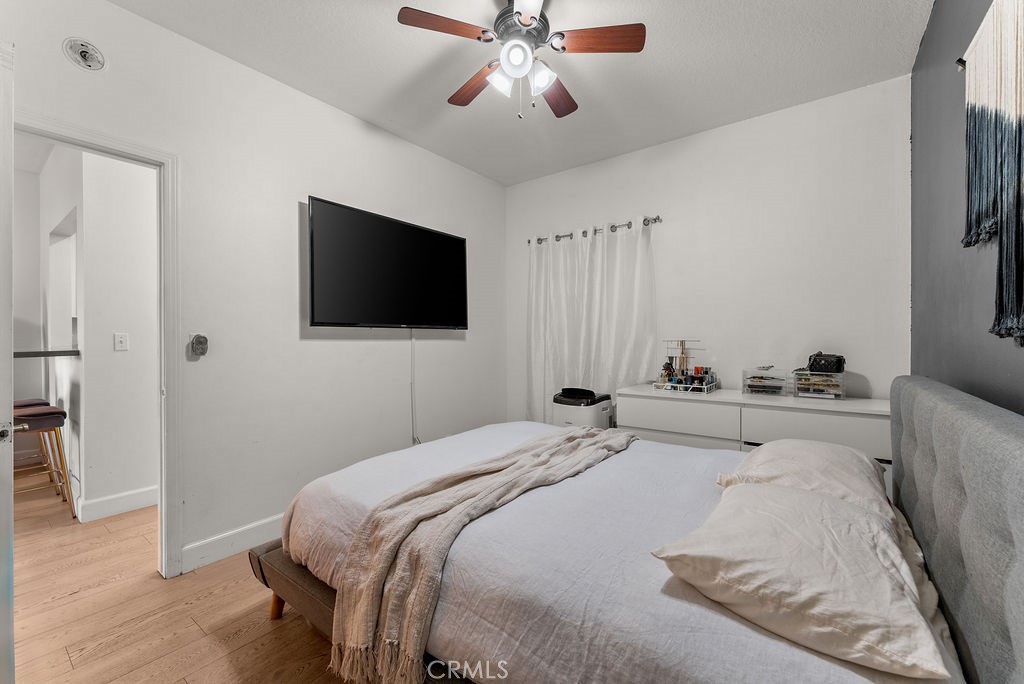 1145 Roswell Avenue, Unit 8A Long Beach, CA 90804 - Photo 13 of 35 a bedroom with a bed and a flat screen tv