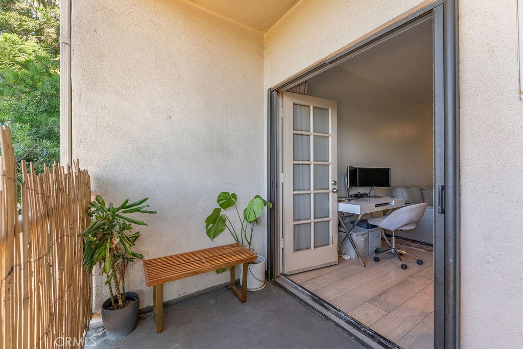 1145 Roswell Avenue, Unit 8A Long Beach, CA 90804 - Photo 20 of 35 a view of a workspace with a table and chairs in patio
