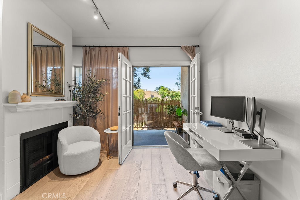 1145 Roswell Avenue, Unit 8A Long Beach, CA 90804 - Photo 4 of 35 a work room with furniture and a large window