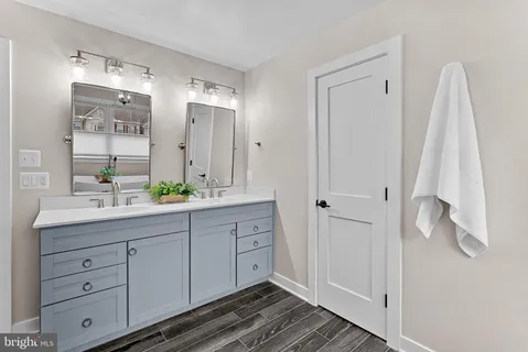 $790,000 | 35611 Hamlet Court, Round Hill, VA 20141