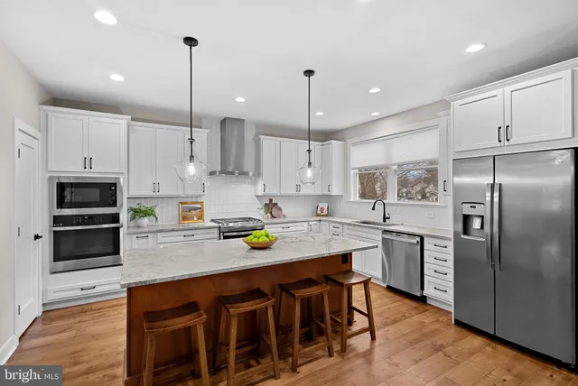 $790,000 | 35611 Hamlet Court, Round Hill, VA 20141