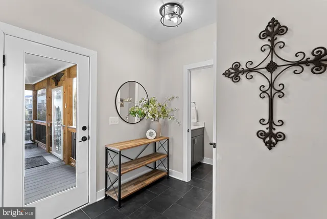 $790,000 | 35611 Hamlet Court, Round Hill, VA 20141