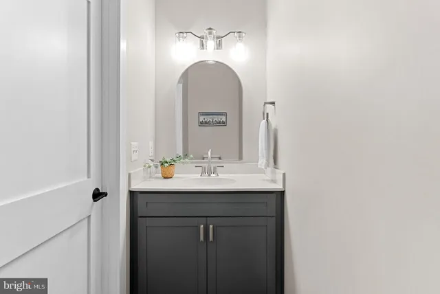 $790,000 | 35611 Hamlet Court, Round Hill, VA 20141