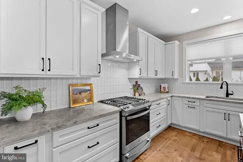 $790,000 | 35611 Hamlet Court, Round Hill, VA 20141