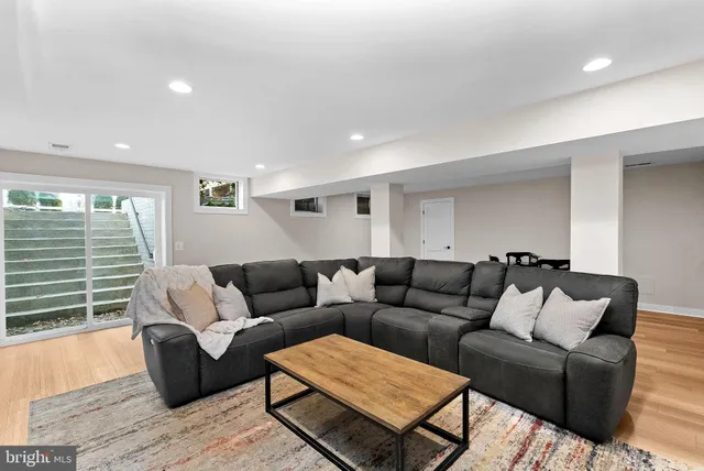 $790,000 | 35611 Hamlet Court, Round Hill, VA 20141